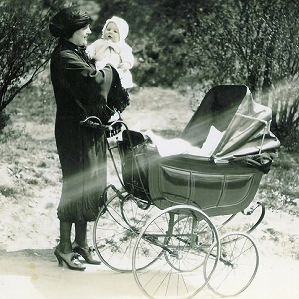 baby stroller history 1