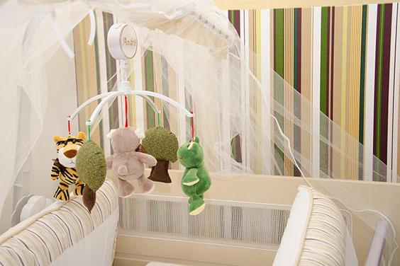 Baby crib with toys